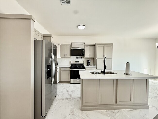 Building Photo - 15052 Destination Ave