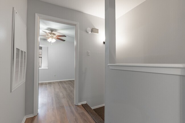 Building Photo - 1904 Dartmouth St