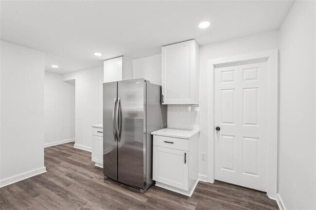 Building Photo - 119 Kelso Dr SW
