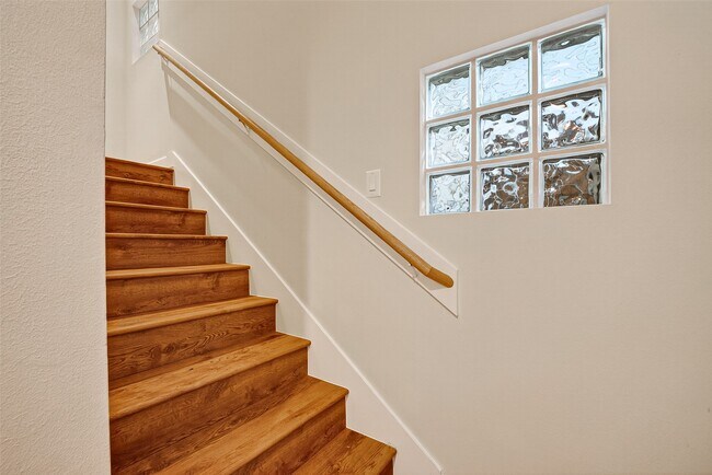 Building Photo - 3730 Main Poplar Dr