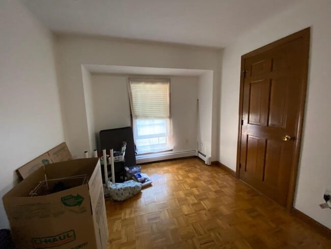 Building Photo - 548 Pleasant St