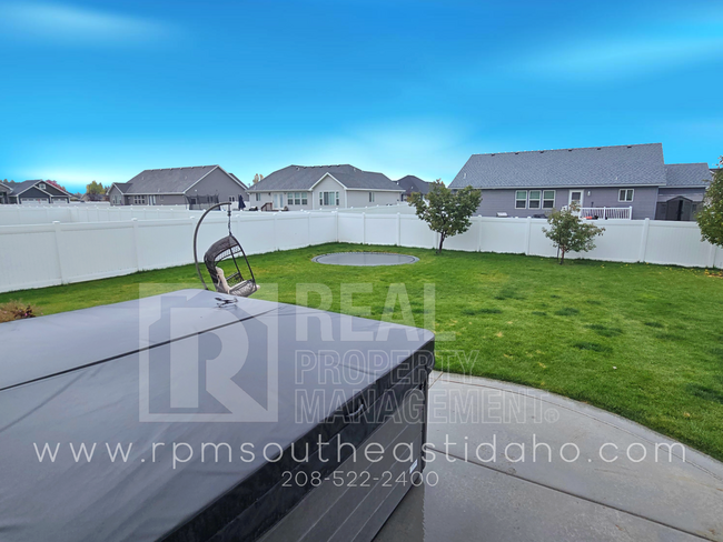 Building Photo - Gorgeous 6 Bedroom, 3 Bathroom Home in Mountain Bend in Ammon - By Real Property Management