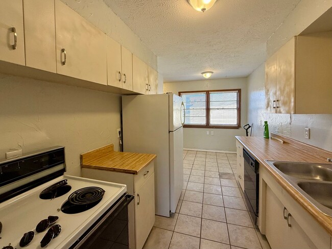 Building Photo - 2263 S Glendale St