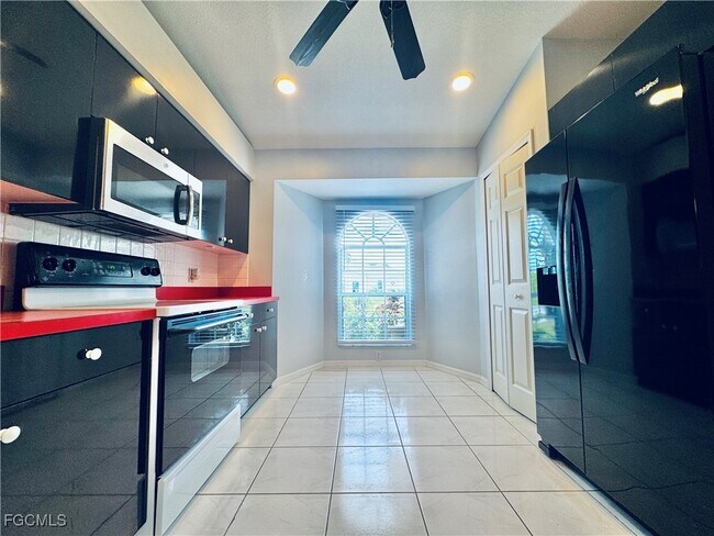 Building Photo - 1320 SE 6th Ave