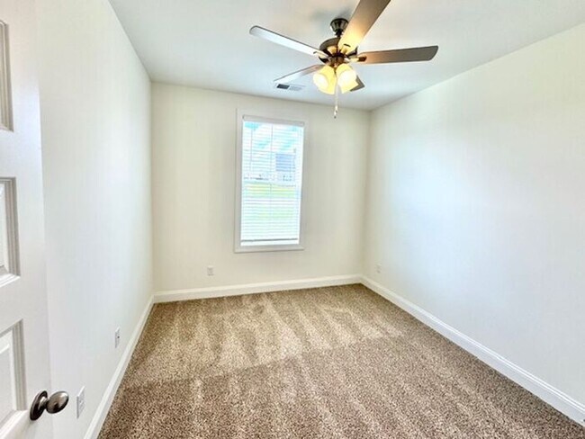 Building Photo - Move In Special! Brand New 4-bdroom 2.5 ba...