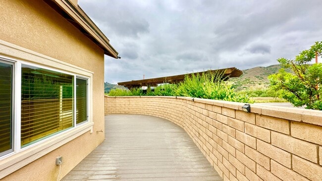 Building Photo - Beautiful Two-Story Home in the Newer Community of Horse Creek Ridge in Fallbrook!
