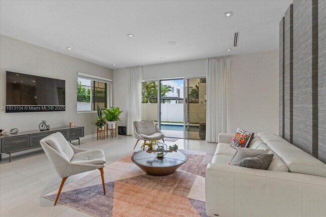 Building Photo - 7440 NW 100th Ct