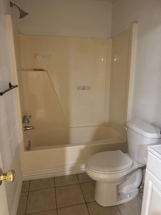 Building Photo - 3/1 Fenced yard Pet Friendly Gladewater ISD