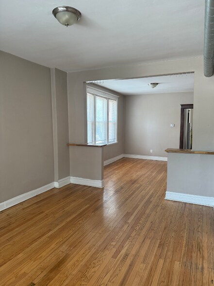 Building Photo - 2601 W Potomac Ave