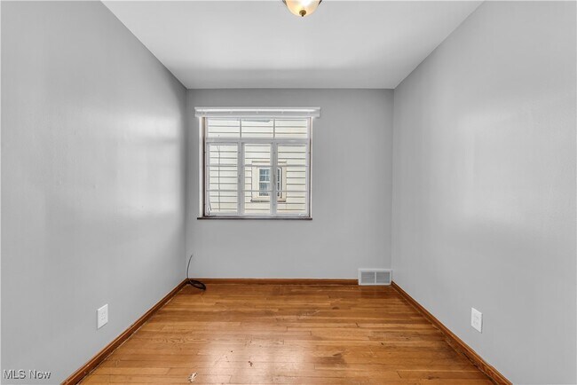 Building Photo - 19500 Lakeshore Blvd