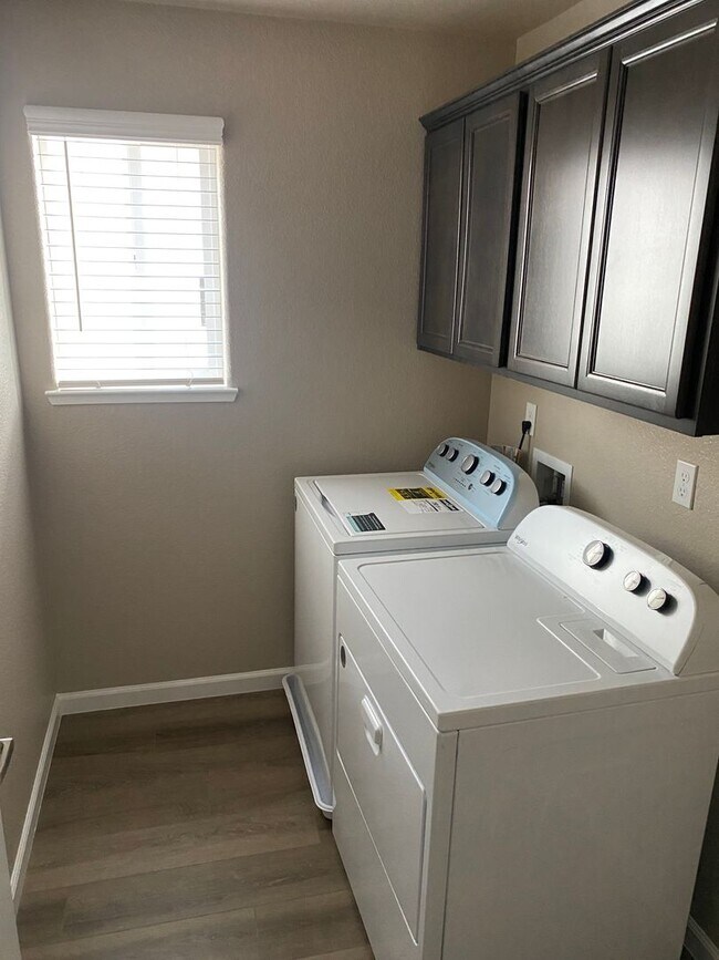 Building Photo - Furnished 2-Story Home in North Reno