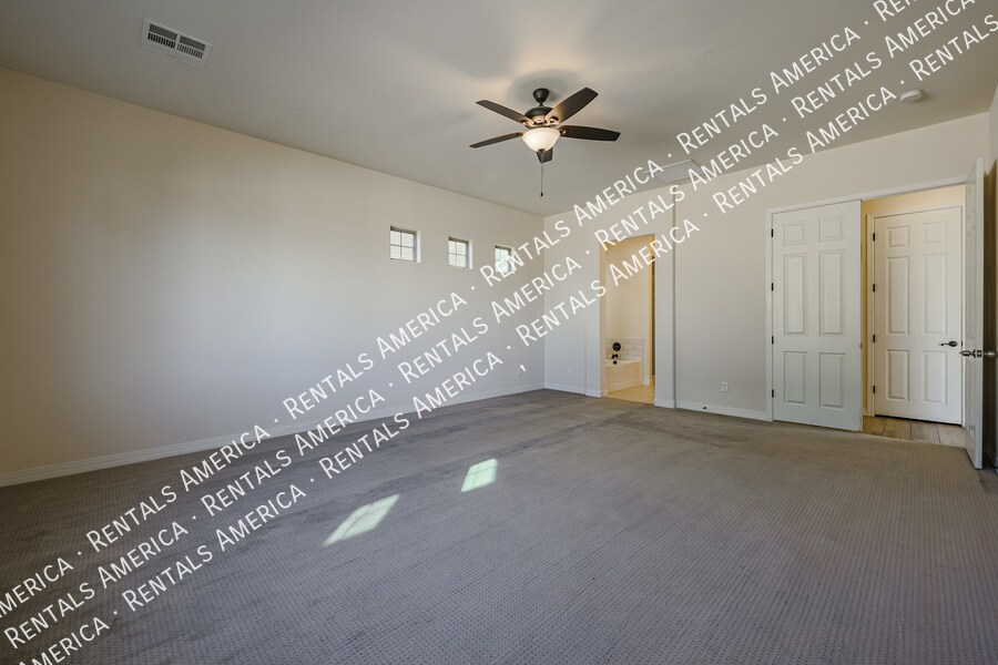 Building Photo - 2322 W Sierra Vista Dr