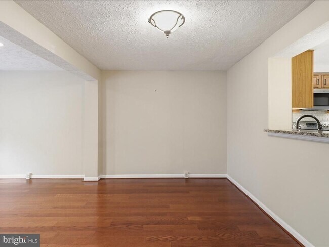 Building Photo - 1563 Autumn Ridge Cir