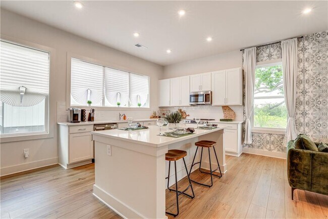 Building Photo - 1390 Cozy Cir SE