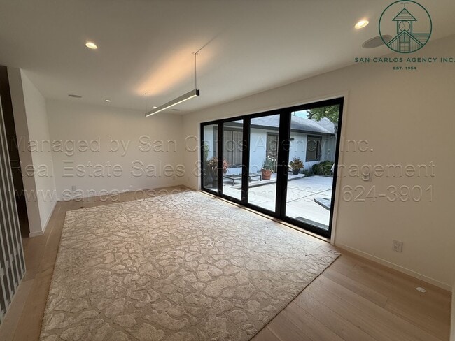 Building Photo - Newly Remodeled Spacious Three Bedroom Quail Lodge Home