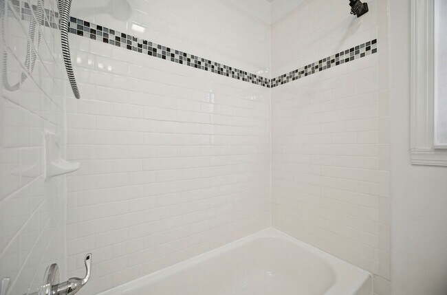 Building Photo - 539 Austin St