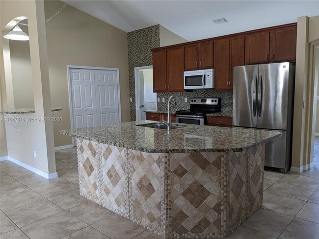 Building Photo - 4438 SW Athena Dr