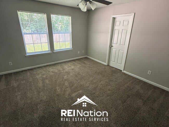 Building Photo - Move-In Ready 3BR Home in 38128 - Hardwood Floors, Attached Garage & Private Yard