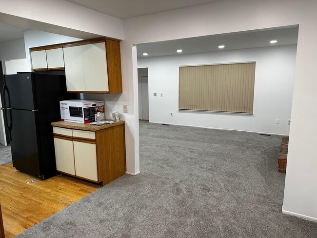 Building Photo - 7356 Hedgerow Ct