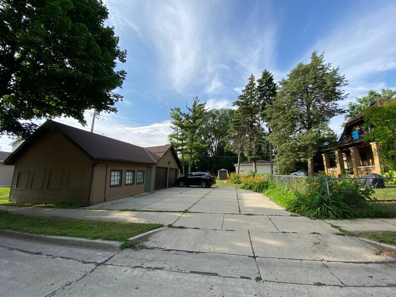 Driveway and garage - 1041 S 96th St