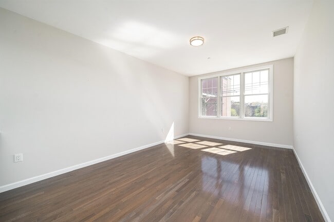 Building Photo - 850 Newark Ave