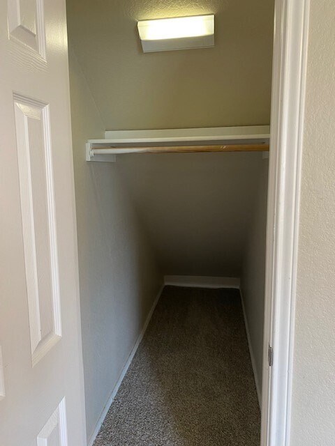 Building Photo - Well maintained duplex