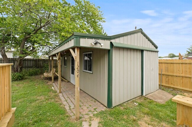 Building Photo - 1204 Derek Dr