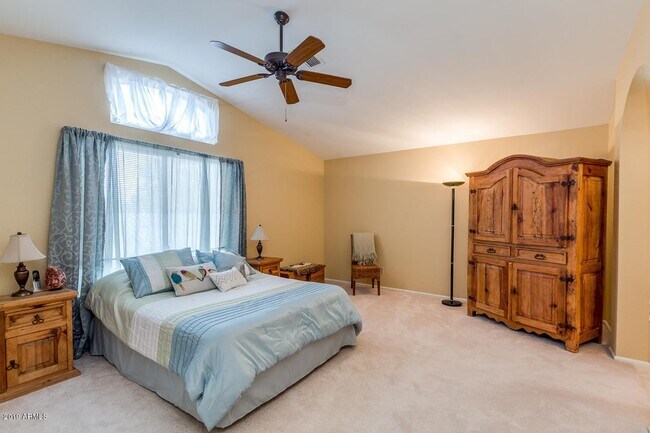 Building Photo - Location! Location! Beautiful 4 Bedroom/ 3 Bath Home! Ray/Kyrene