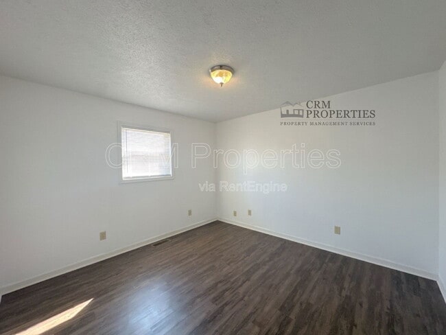 Building Photo - 722 S Lindsay St