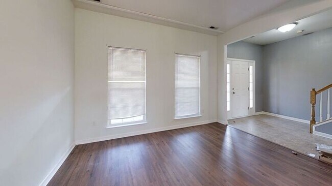 Building Photo - 3 Bedrooms 3 Bathroom Townhome