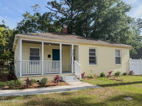 Building Photo - 2105 Kingswood Rd