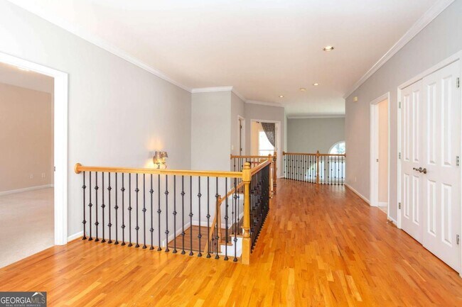 Building Photo - 3206 Windsor Lake Dr NE