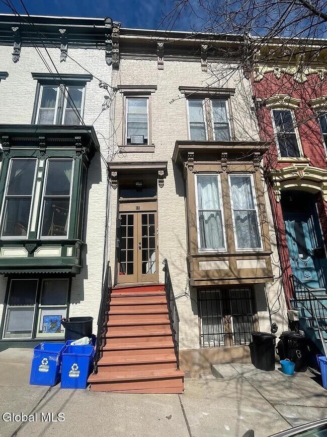 Primary Photo - 11 Myrtle Ave