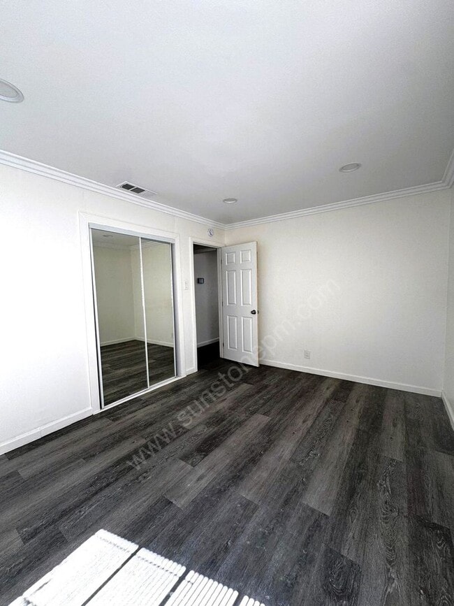 Building Photo - Newly Renovated 2 Bed, 1 Bath Home with Ap...