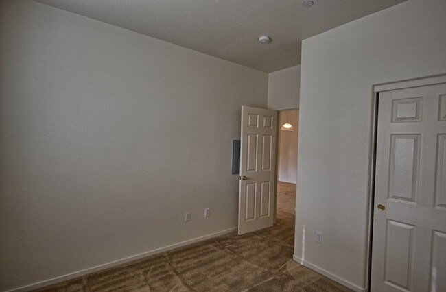 Building Photo - Willow Way Apartments