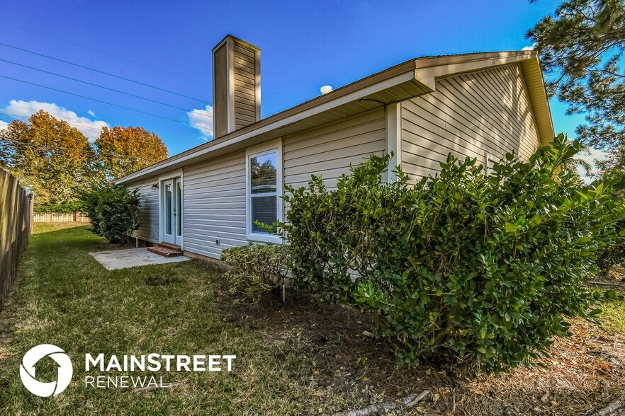 Building Photo - 12461 Hickory Hollow Dr