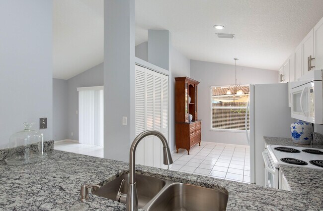 Building Photo - 12622 White Coral Dr