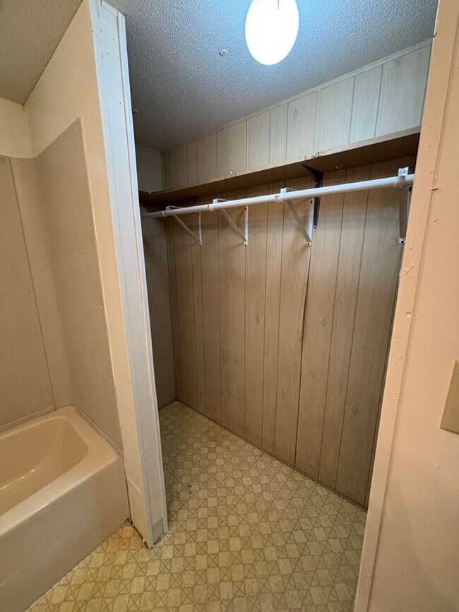 Building Photo - Two bedroom 2 bath mobile