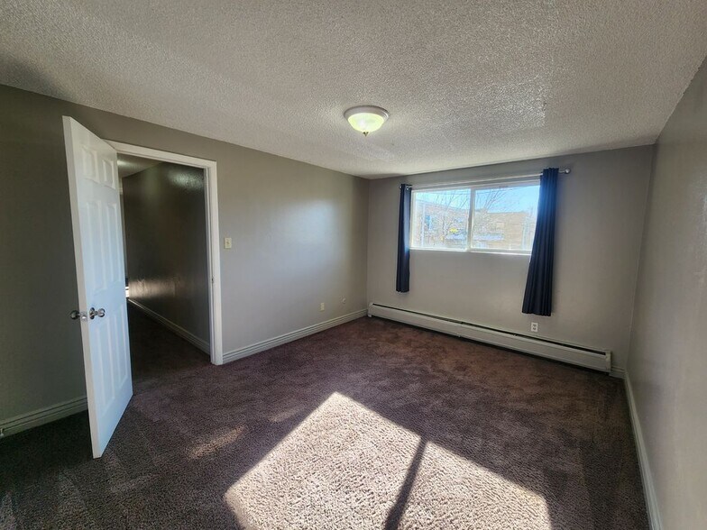 Building Photo - 1941 Clinton St