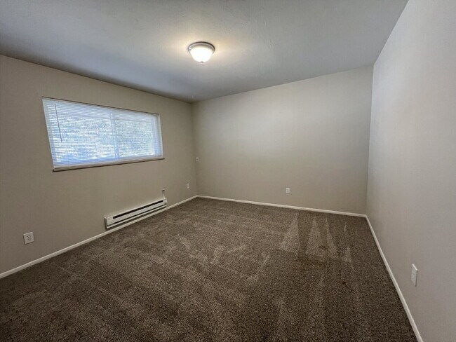 Building Photo - Charming West Side Upper-Level Duplex for ...