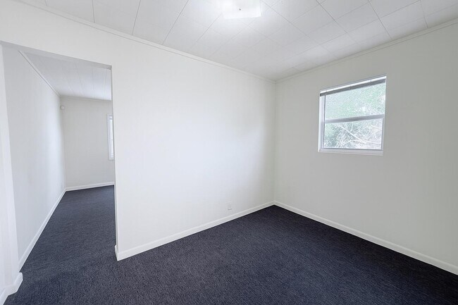 Building Photo - 605 33rd St