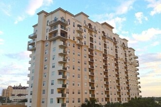 Building Photo - 616 Clearwater Park Rd