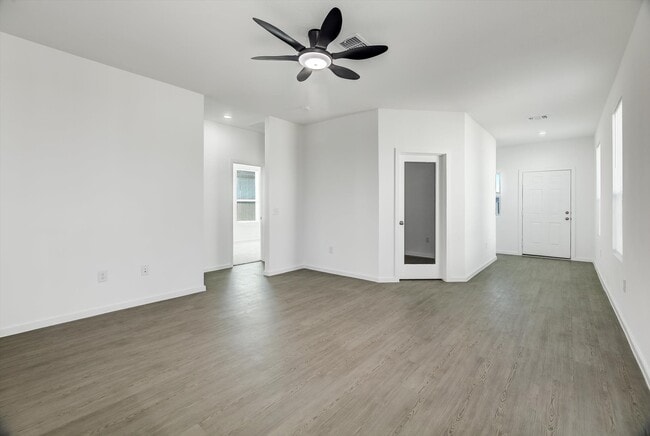 Building Photo - 519 Louis Ln