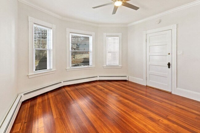Building Photo - 283 Sutton St
