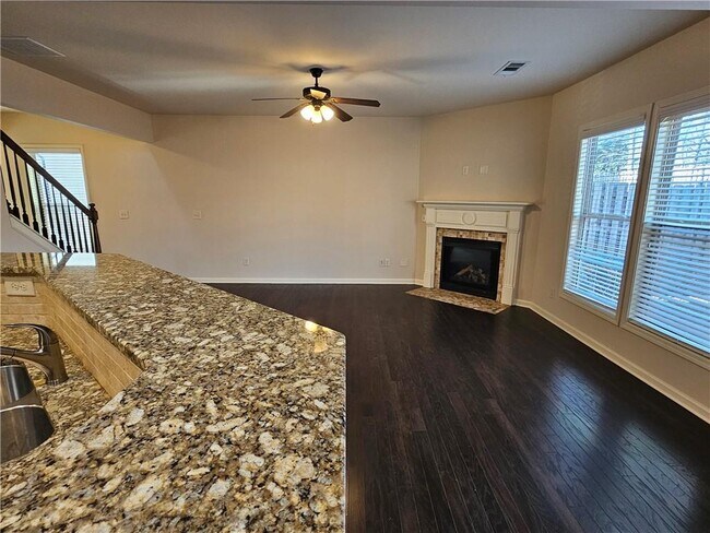 Building Photo - 6185 Crested Moss Dr