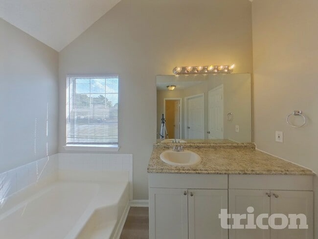 Building Photo - 2338 Briar Knoll Rd