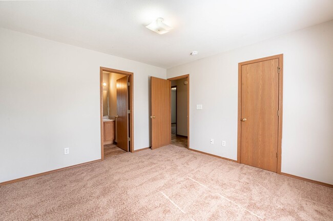 Building Photo - 318 E Marietta Ct