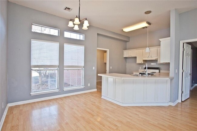 Building Photo - 281 Stein St