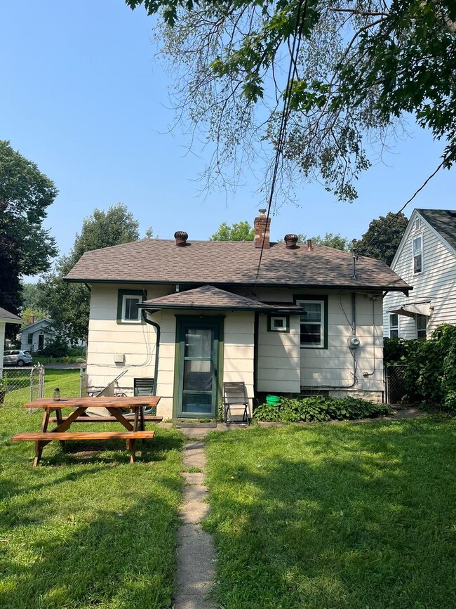 Building Photo - Southern Minneapolis Living