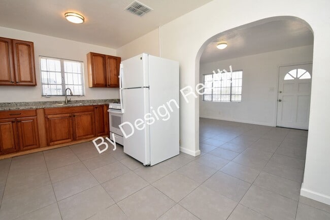 Building Photo - Modern Duplex with Huge Fenced Yard Near Downtown Tucson